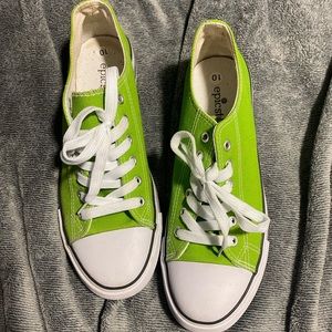 Green epicstep low shoes